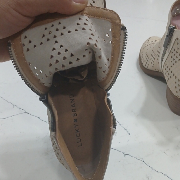 Lucky Brand Perforated Tan Ankle Booties Leather Sz8 Gentle Used - Picture 6 of 10